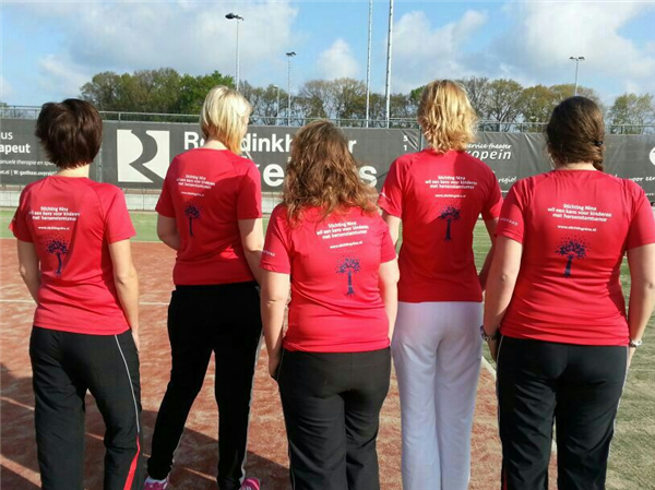 2014-05-02 Dames 1 WTC achterkant